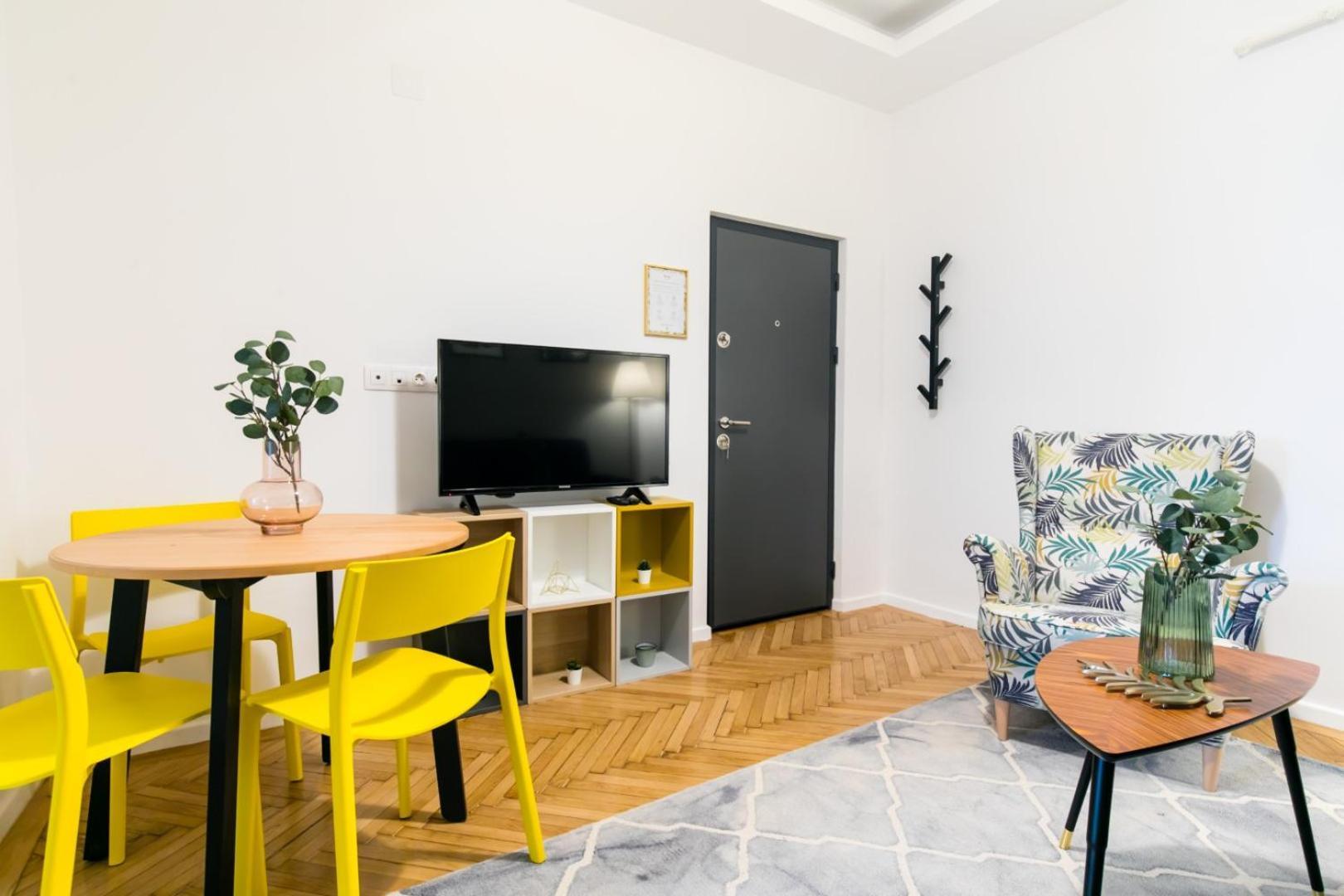 Heart Of The City - Cozy Apartments In Prime Location Bukarest Exteriör bild