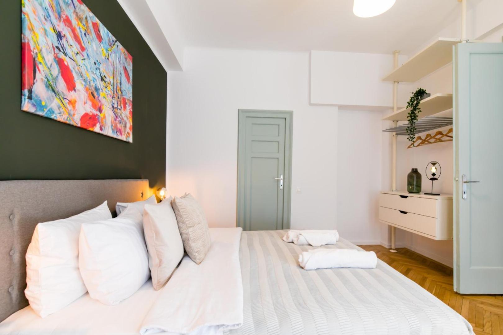 Heart Of The City - Cozy Apartments In Prime Location Bukarest Rum bild