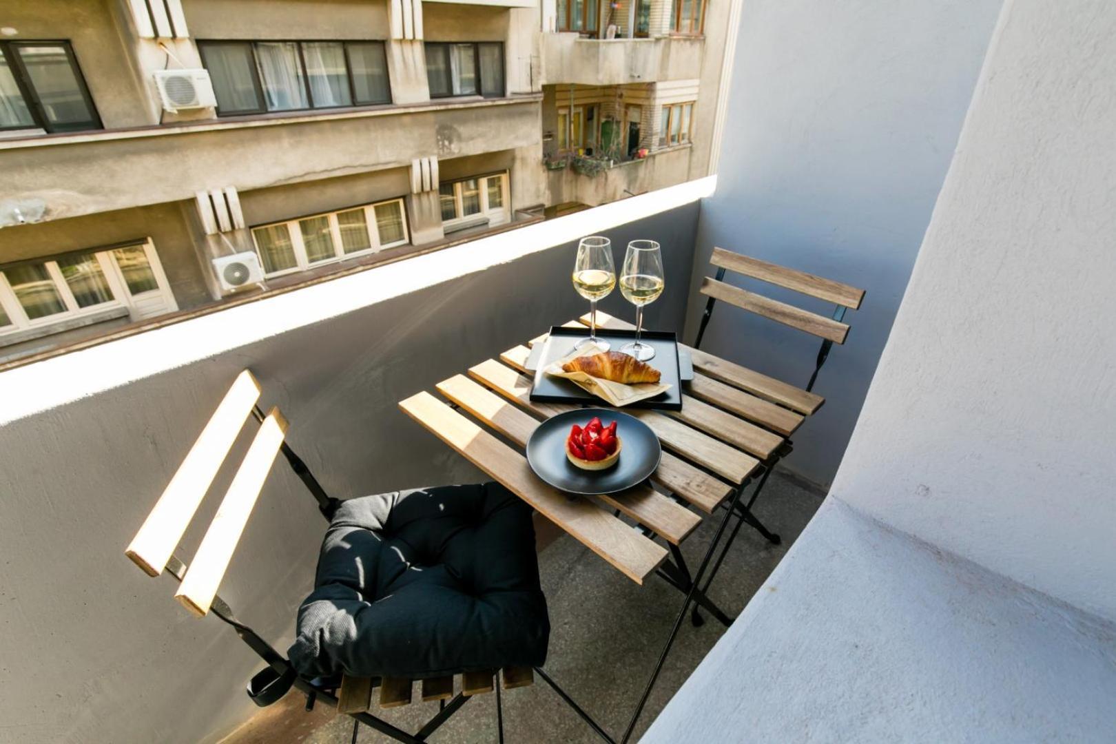 Heart Of The City - Cozy Apartments In Prime Location Bukarest Exteriör bild