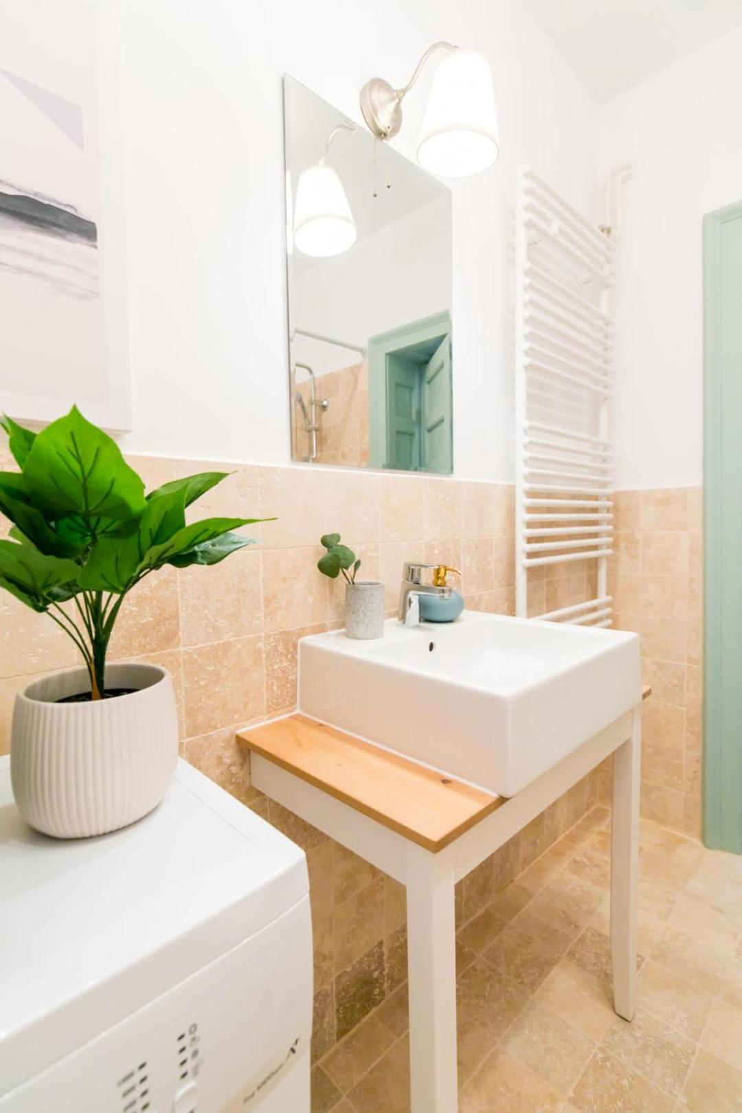 Heart Of The City - Cozy Apartments In Prime Location Bukarest Rum bild